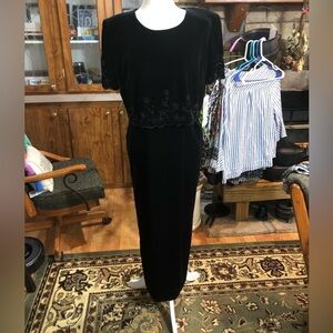 NWT R & M RICHARDS SIZE 10 BLACK VELVET ONE PIECE MAXI DRESS BEADED LINED TOP
